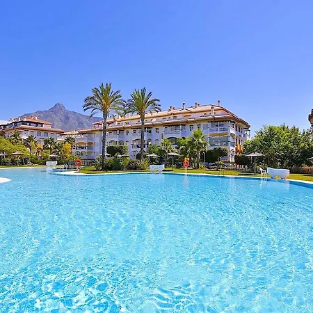 Dama De Luna Marbella